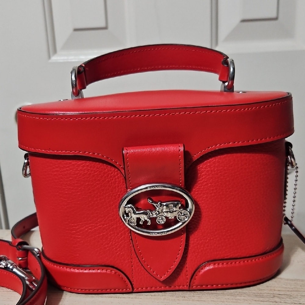 Coach NWOT Georgie Bucket Leather Bag With Crossbody Strap
